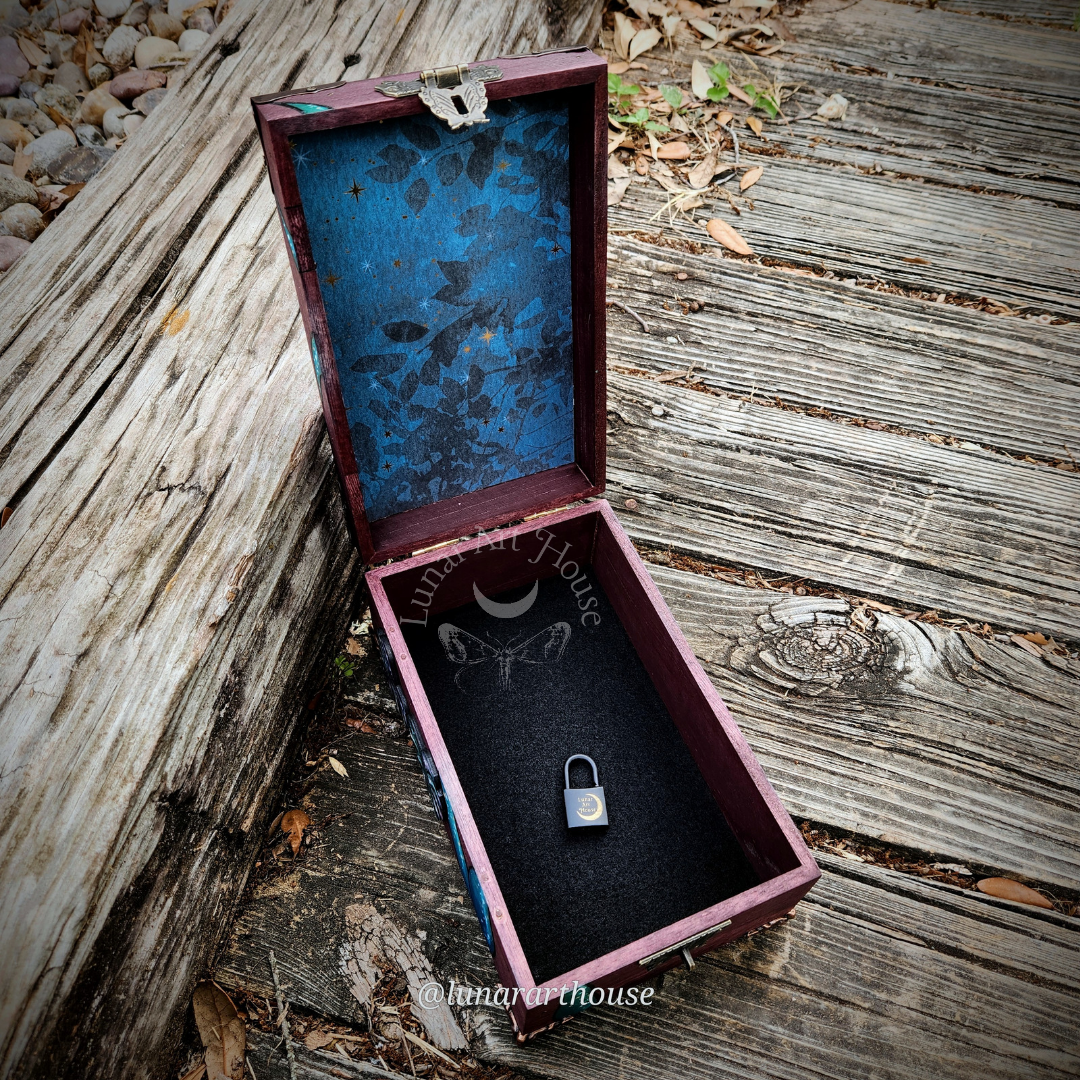 Monstera Skull Hidden Key Box