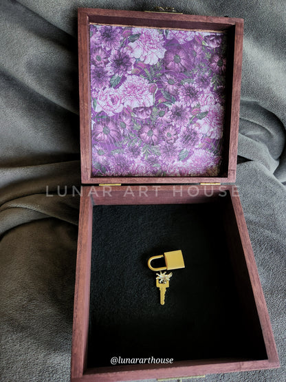 Daisy Luna Hidden Key Box