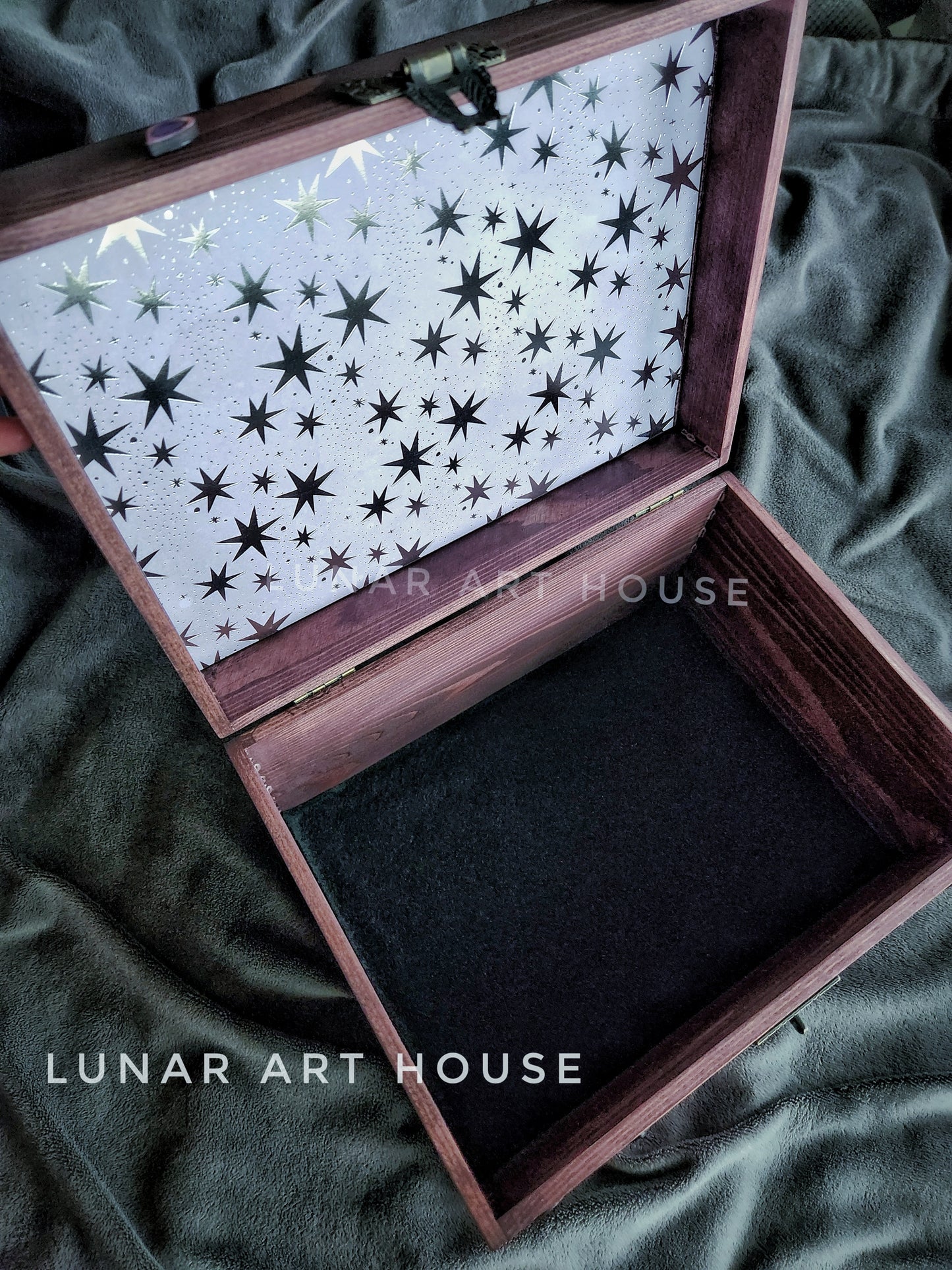 Breathing Skull Hidden Key Box™